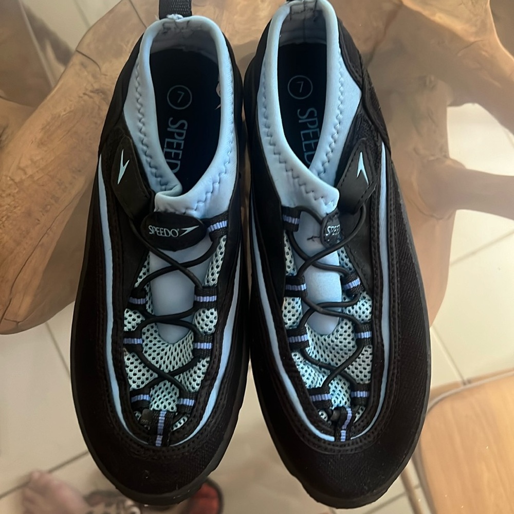 Speedo water shoes unisex